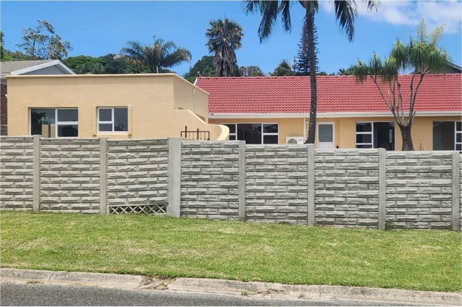 4 Bedroom Property for Sale in Beacon Bay Eastern Cape